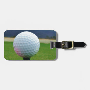 Golf Boll på en golfbana i bergsområden Bagagebricka