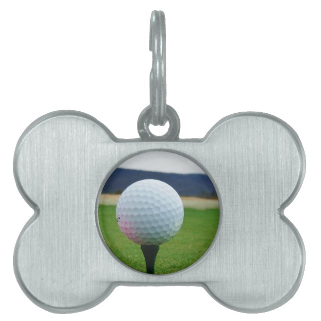 Golf Boll på en golfbana i bergsområden ID-bricka Husdjur (Framsidan)