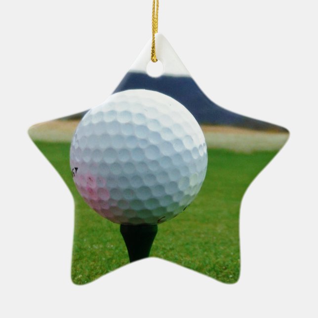 Golf Boll på en golfbana i bergsområden Julgransprydnad Keramik (Framsidan)