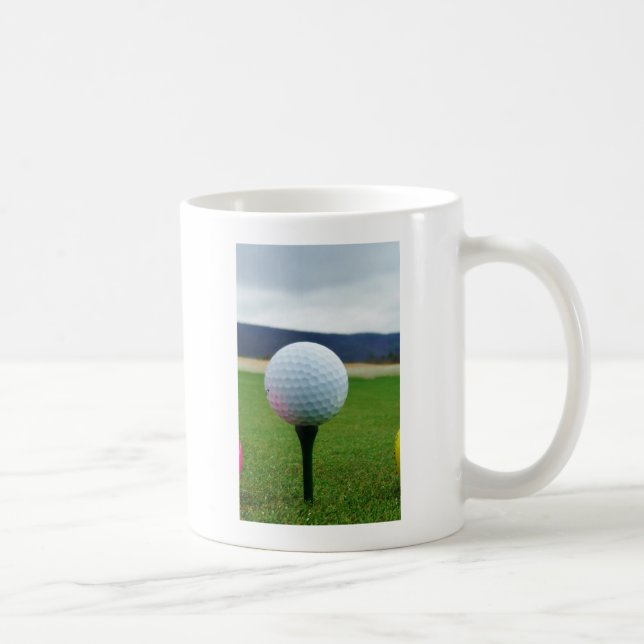 Golf Boll på en golfbana i bergsområden Kaffemugg (Höger)