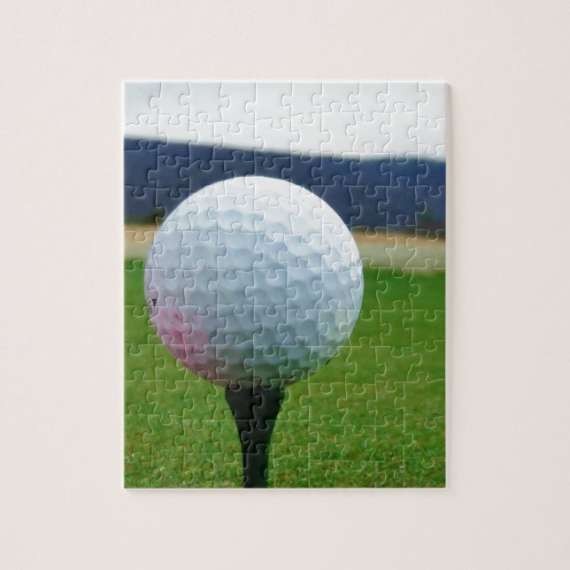 Golf Boll på en golfbana i bergsområden Pussel (Vertikal)