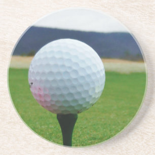 Golf Boll på en golfbana i bergsområden Underlägg Sandsten