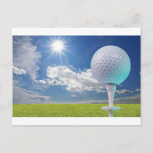 golf boll på en tätte med gräs vykort