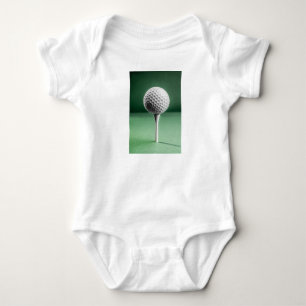 Golf Boll på Tee Shirt