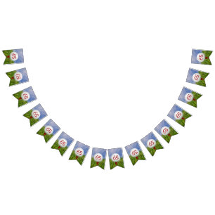 golf boll på tu i gräs för 65e födelsedag vimplar