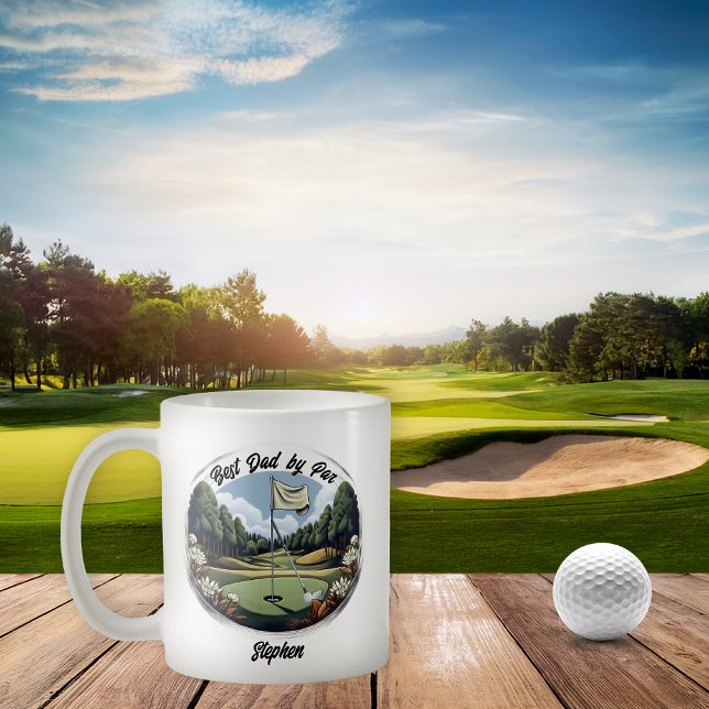 Golf Course Klubb och Boll Best Pappa efter Par Na Kaffemugg (Golf Course Club and Ball with Flag "Best Dad by Par" Name Coffee Mug)