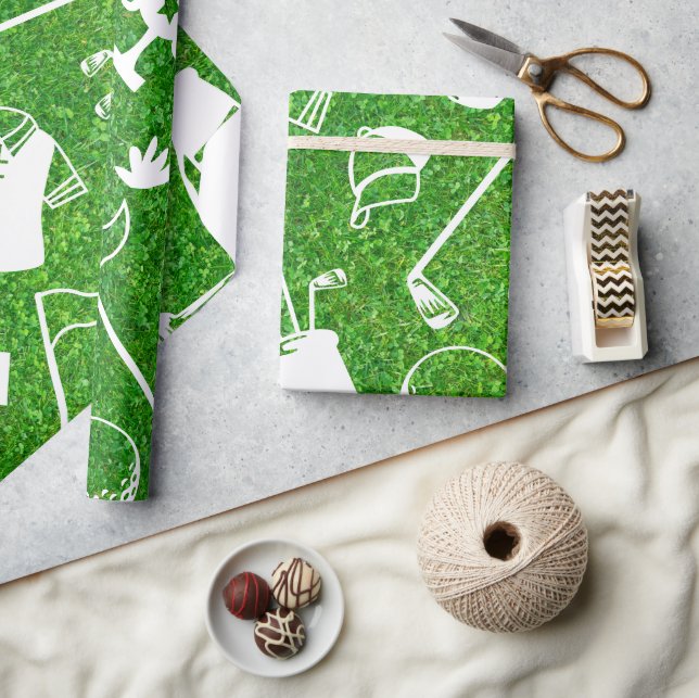 Golf equipment on green grass background presentpapper (Hantverk)