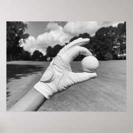 Golf Glove Holding Boll på Fairway Poster
