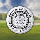 Golf Hål i en klassisk Personlig Knapp<br><div class="desc">Med en frimärke-effektsmodell av åldras-typ. Anpassa namn,  placera hål nummer och datum för att skapa en underbar keepy för att fira detta fantastiska hål i ett. Designad av Thisisnotme©</div>