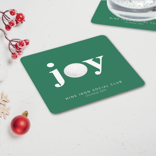 Golf Holiday Joy Personalized Typography Green Underlägg Papper Kvadrat (Perfect for clubhouse parties or golf buddy Christmas gatherings.)