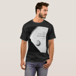 Golf-kandidat-parti- Golfers - Golfing-vänner T Shirt<br><div class="desc">Varje t-shirt har en elegant design med en realistisk illustration av en golf boll som ställs mot en subtil bakgrund av golf boll struktur och svarta block vid sidan av, och som fångar idrottens innersta väsen på ett modernt och öga-fångstande sätt. Stämningen kommer att vara både sofistikerad och festlig och...</div>