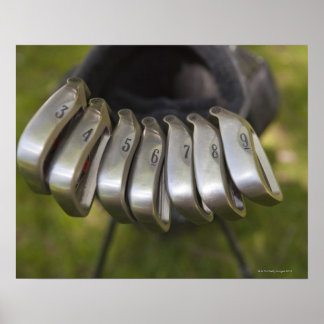 Golf-klubbar i en väska. Tre till nio Poster