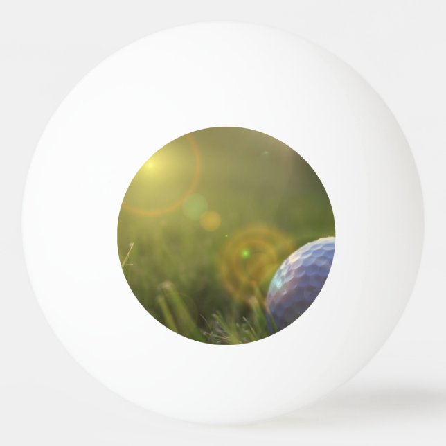 Golf på en solig dag pingisboll (Framsidan)