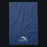 Golf Personlig Namn marinblått Kökshandduk<br><div class="desc">Personlig namn i klassiskt typsnitt på en marin blåhandduk med ett ring-klipp och en unik grafisk design av golf boll och golf klubb logotyp är en underbar golfgåva eller keepsaké för en golfgåva,  ett skåp eller en golf-klubb.</div>