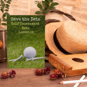 Golf Save date med golf boll och T on grönt Vykort