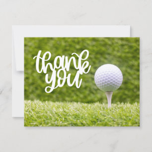 Golf-tack-kort med golf boll på grönt gräs