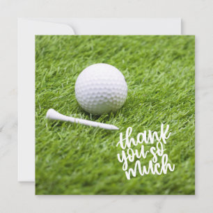Golf-tack-kort med golf boll på grönt tack kort