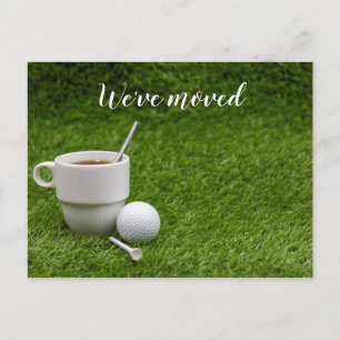 Golf vi har flyttat till nytt hus med kaffekopp vykort