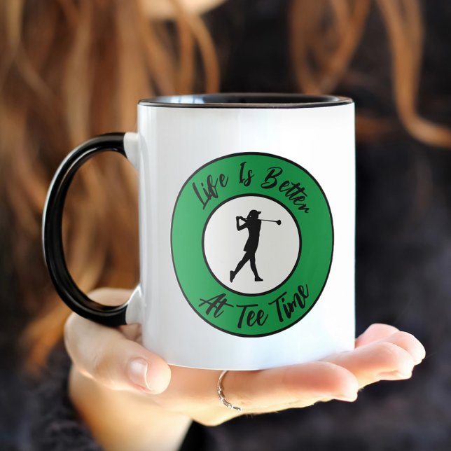 Golfare Tee Time Sporthumor Rolig Puns Svart Grön Mugg (Golfer Tee Time Sports Humor Funny Pun Black Green Mug)