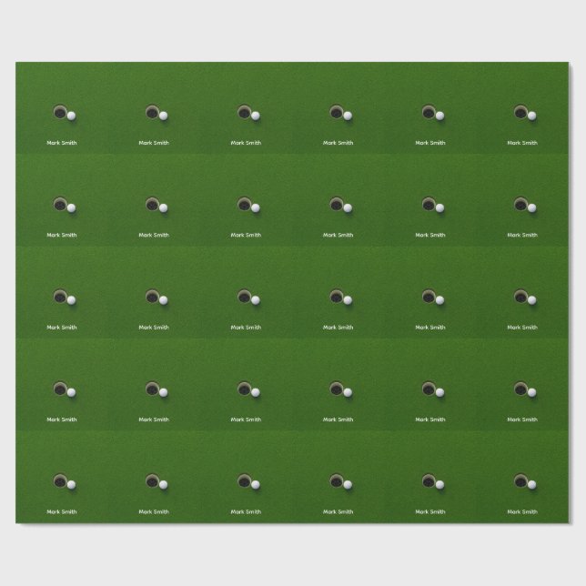 Golfboll bredvid hål på grön gräsmatta golfbana  presentpapper (Platt)