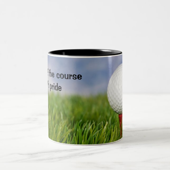 Golfboll på röd tee med citat Två-Tonad mugg (Center)