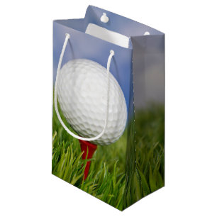 Golfboll på utslagsplats