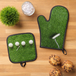 Golfbollar är på grön gräs