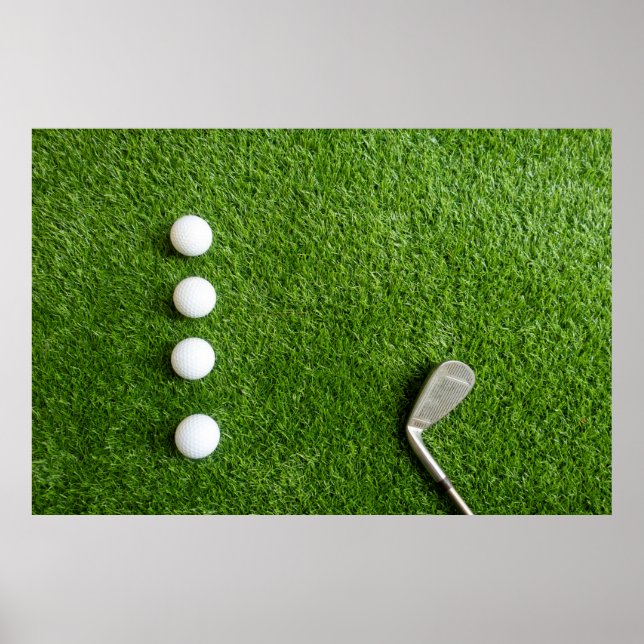 Golfbollar är på grön gräsmatta poster (Framsidan)