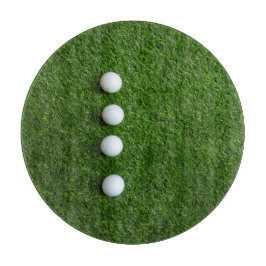 Golfbollar är på grönt gräs
