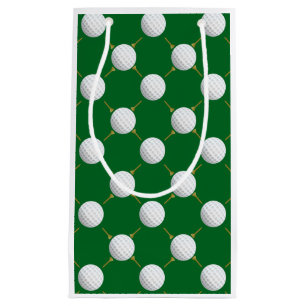 Golfbollar och utslagsplatser på grönt