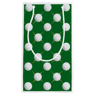 Golfbollar och utslagsplatser på grönt