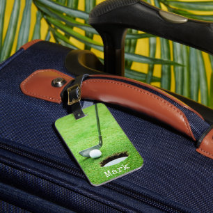 Golfer bag märkre med golf boll vid hål bagagebricka