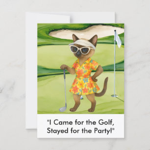 Golfer håller på att lägga grönt på siamesiska kat vykort