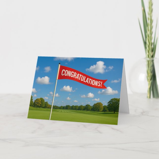 Golfgrattisar med golfplatta flagga på grönt gräs kort (Framsida)