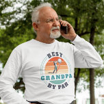 Golfing Best Grandpa by Par Outdoor Sports Anpassn T Shirt<br><div class="desc">Retro Best Grandpa By Par-design som du kan anpassa för mottagaren av den här söta golftematdesignen. Perfekt för Fars dag eller farfars födelsedag. Texten "GRANDPA" kan anpassas med vilken pappa-kontrollant som helst genom att klicka på "Anpassa" ovan. Kan även dubbla som företagsbyte om du lägger till din logotyp</div>