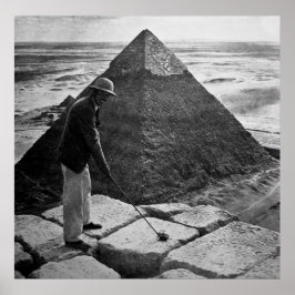 Golfing vid Pyramid Black and White Poster