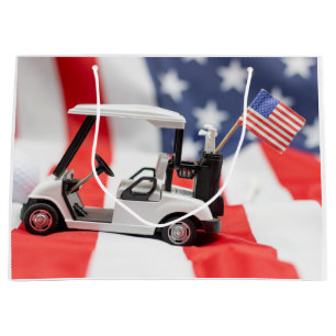 Golfkort och flagga i Amerika på amerikansk flagg