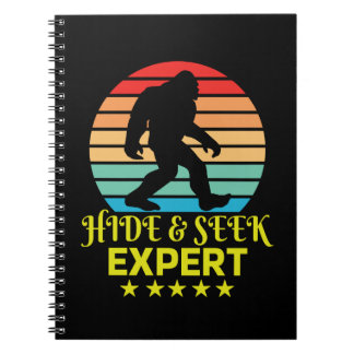 Göm och försök med expertstöd Bigfoot Funny Anteckningsbok