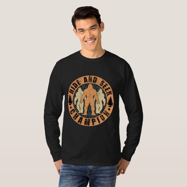 Göm och sök Bigfoot T- Shirt Funny man Women Tee (Hel framsida)