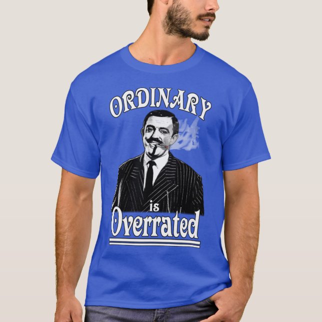 Gomez Addams Vanligt är överskattat vänner T Shirt (Framsida)