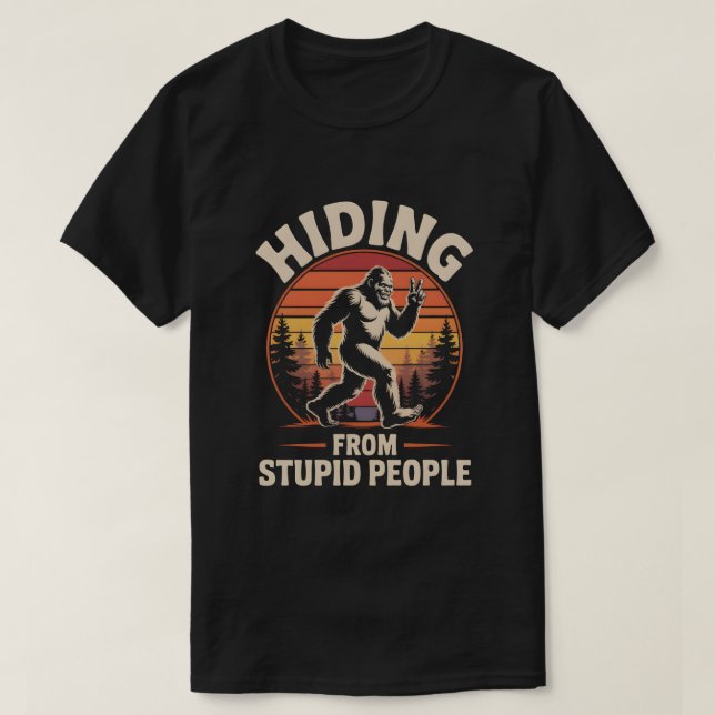 Gömma från stupid People- Funny Bigfoot T-Shirt (Design framsida)