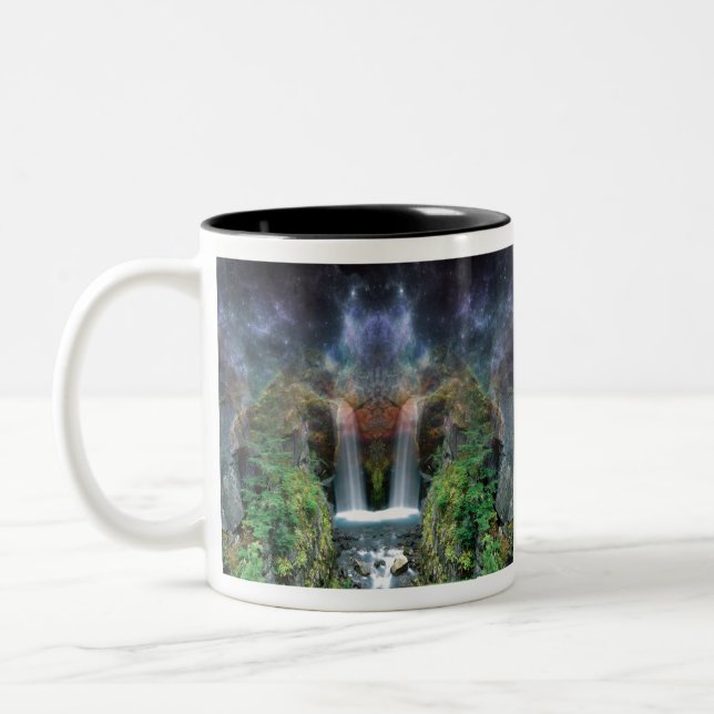 Gömt Ansikte i Fantasy Waterfalls Två-Tonad Mugg (Vänster)