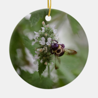 Gömt inom myntverket julgransprydnad keramik