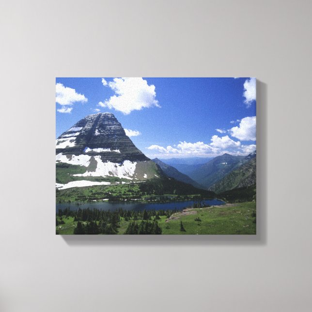 Gömt Sjö, alpina ängar, strata i sten och timb Canvastryck (Framsida)