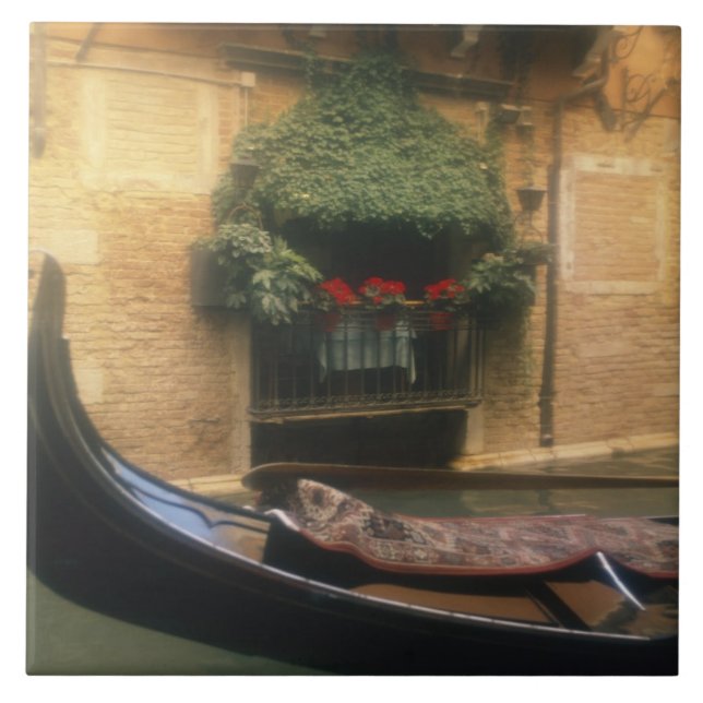 Gondol och restaurang, Venedig, Veneto, Italien Kakelplatta (Framsidan)