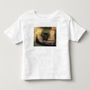 Gondol och restaurang, Venedig, Veneto, Italien Tee Shirt