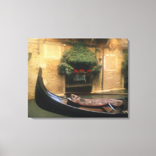 Gondola och Restaurant, Venedig, Venetien, Italien Canvastryck (Framsida)