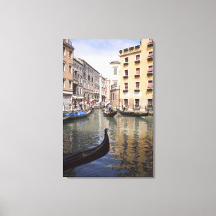 Gondolas i en kanal, Venedig, Italien Canvastryck