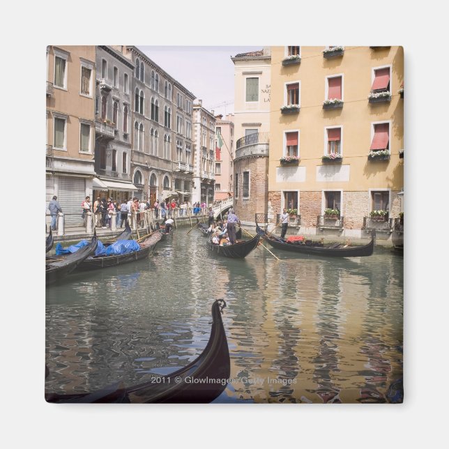Gondolas i en kanal, Venedig, Italien Magnet (Framsidan)