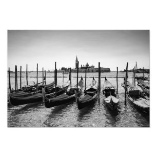Gondolas i Venedig i svartvitt Fototryck
